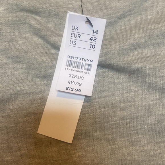 $10 CLEARANCE - NWT TopShop Cropped Grey Sweatshirt in UK Size 10 - Picture 6 of 7